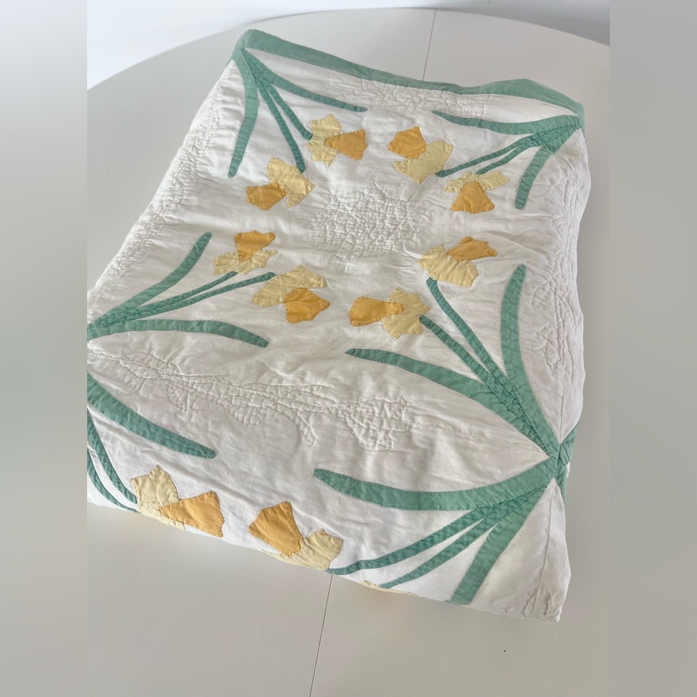 Vintage c.1930s Handmade Daffodil Appliqué Hand Stitched Quilt 66x85”